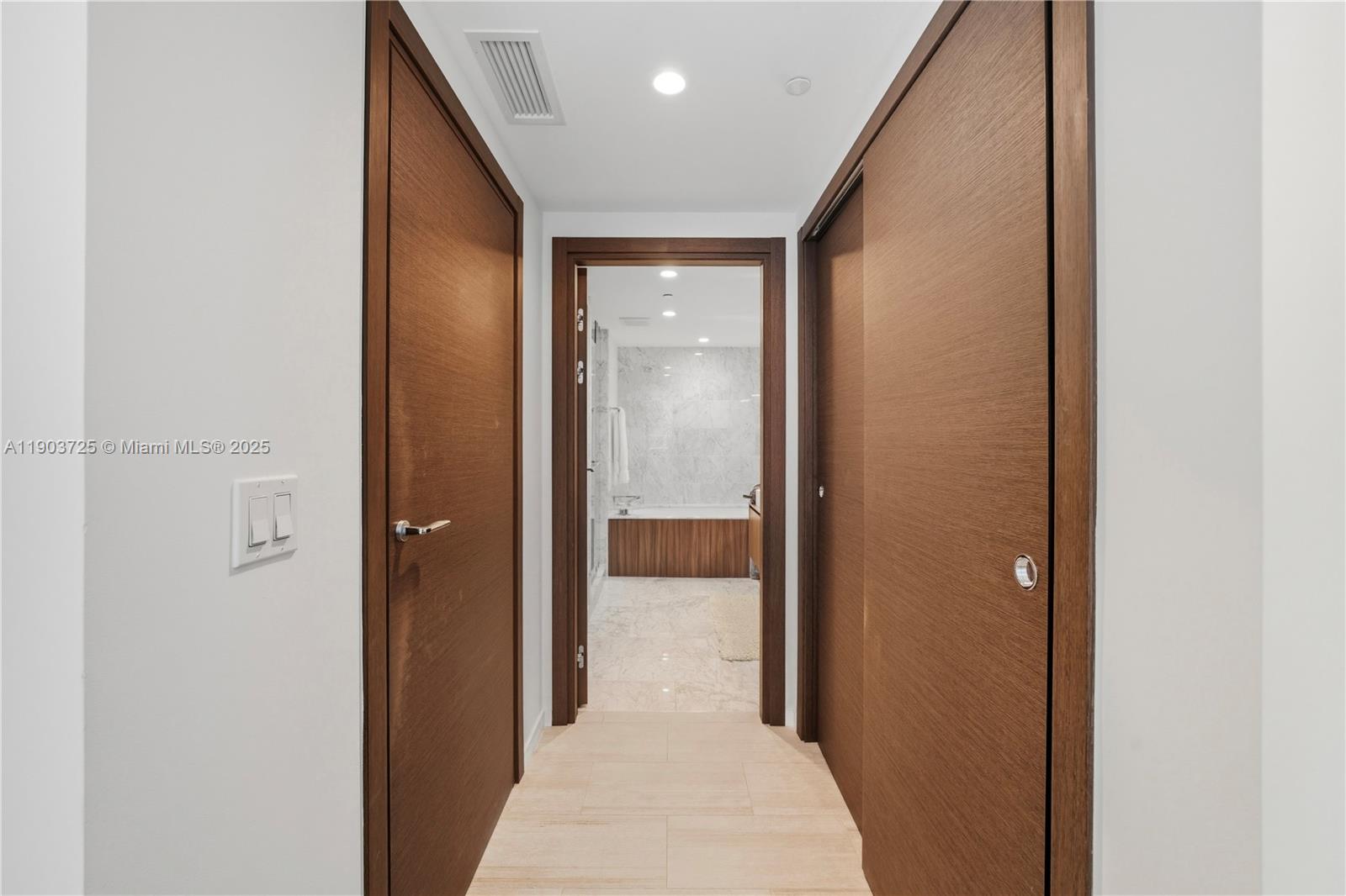 1000 Brickell Plz # 2805, Miami Unit: 2805