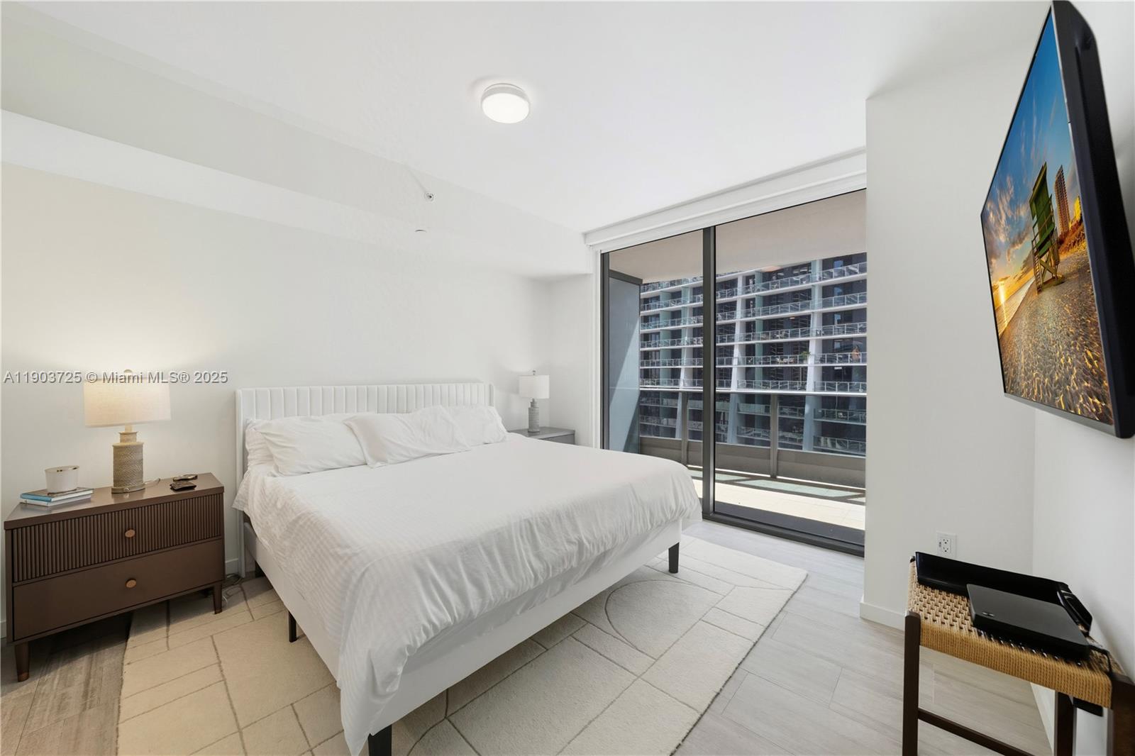 1000 Brickell Plz # 2805, Miami Unit: 2805