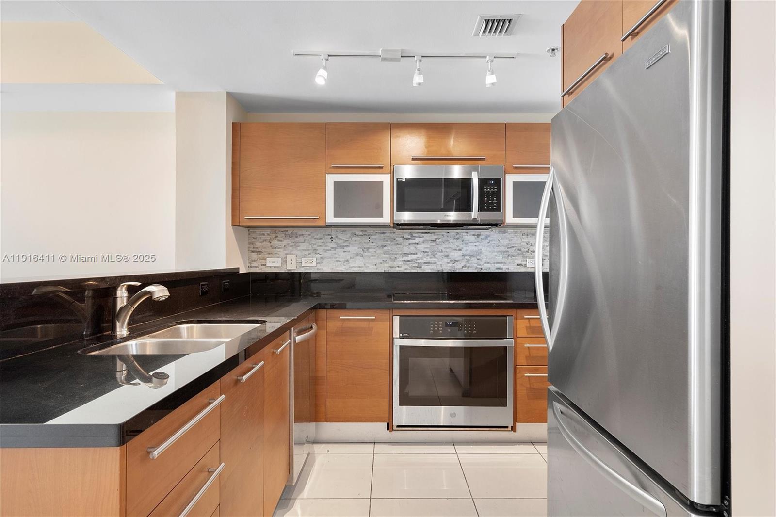 253 NE 2nd St # 1803