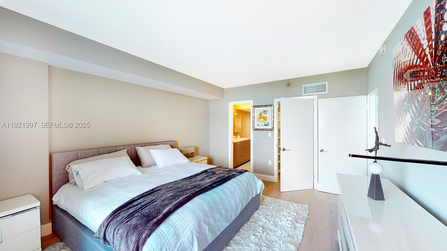 10275 Collins Ave # 724