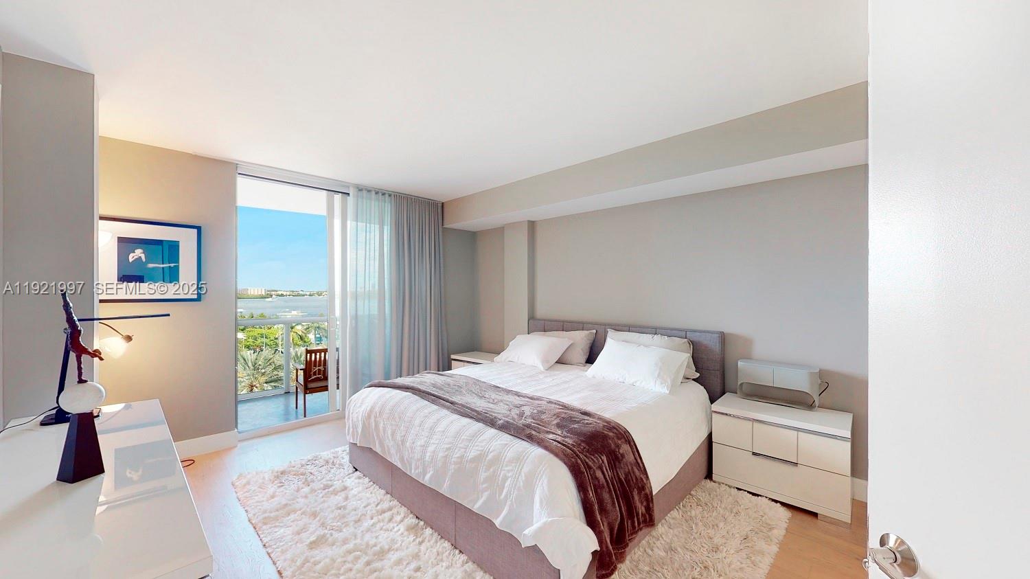 10275 Collins Ave # 724