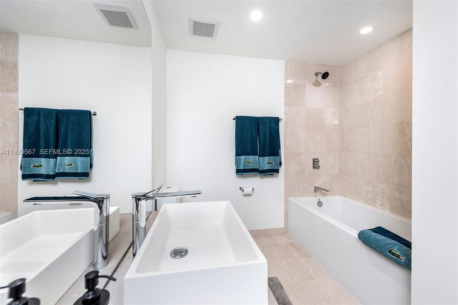 1000 Brickell Plz # 4005