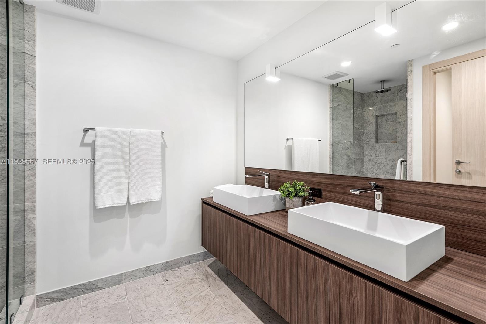 1000 Brickell Plz # 4005