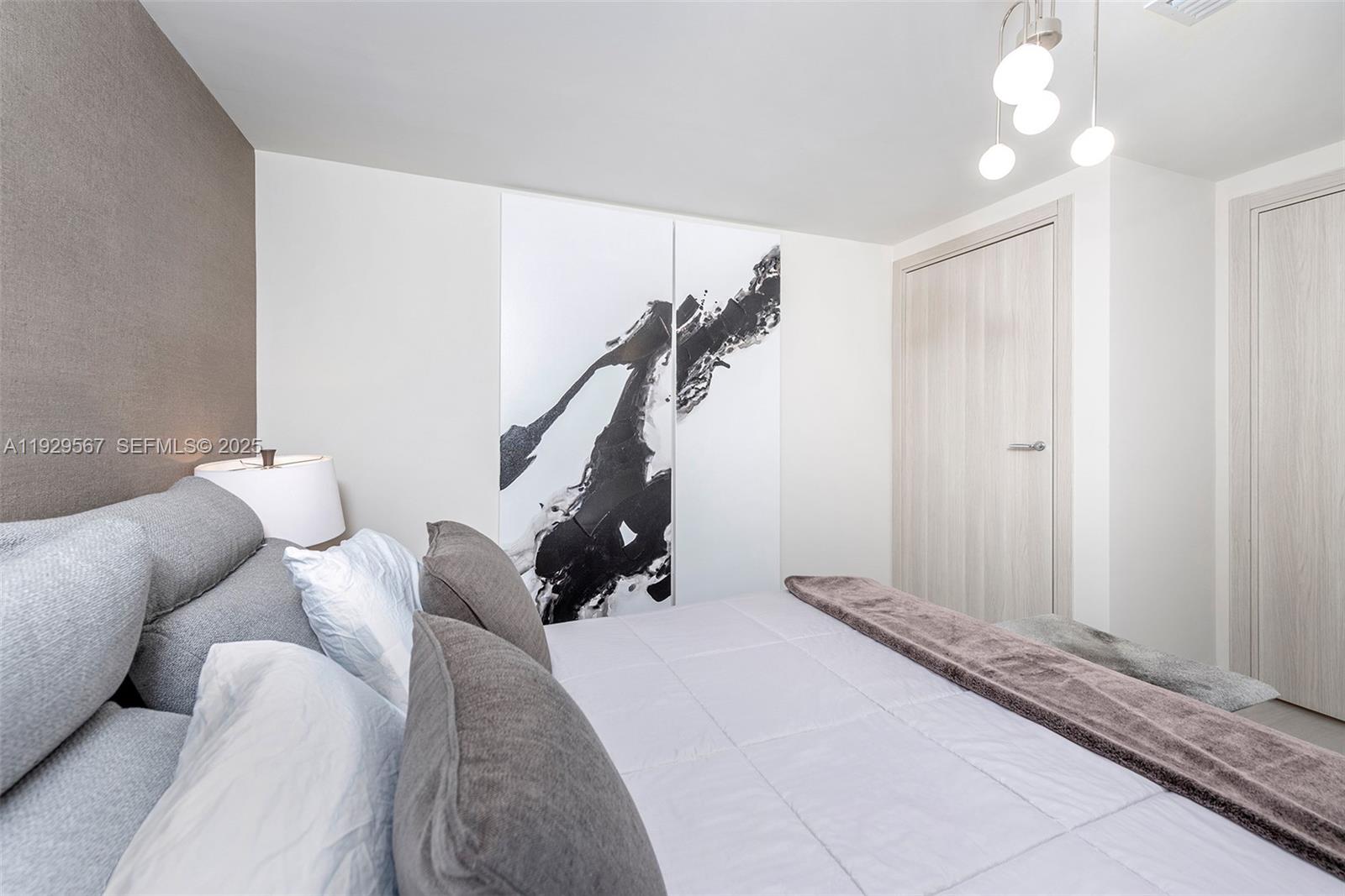 1000 Brickell Plz # 4005