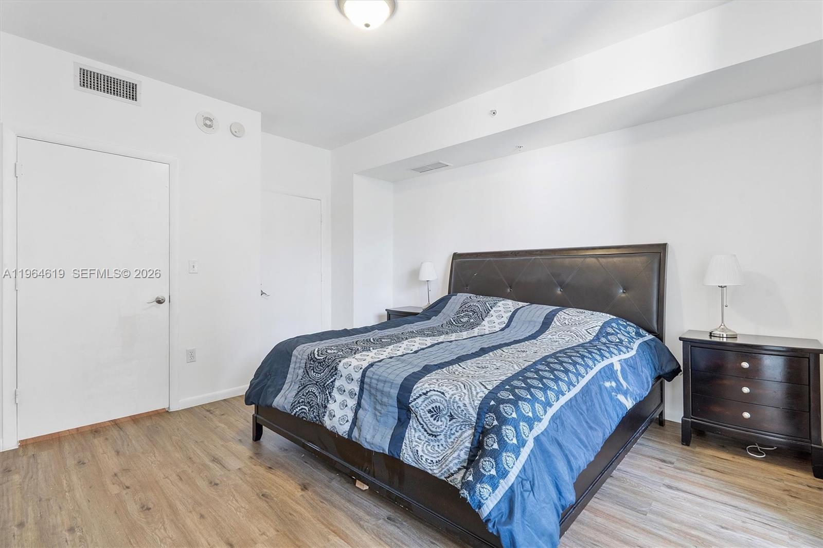 244 Biscayne Blvd # 1906