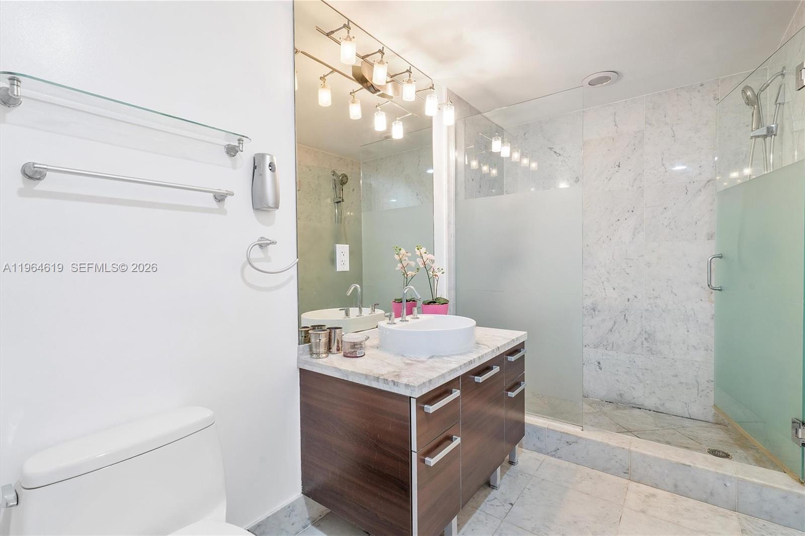 244 Biscayne Blvd # 1906