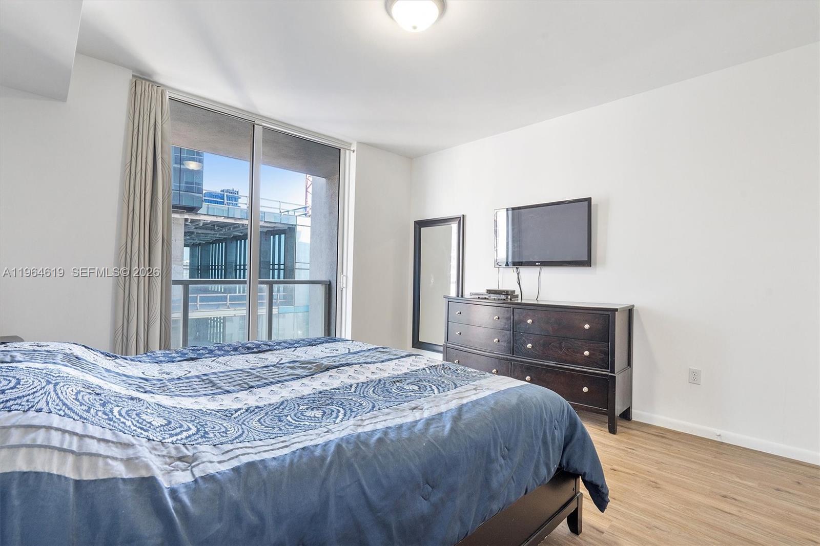 244 Biscayne Blvd # 1906