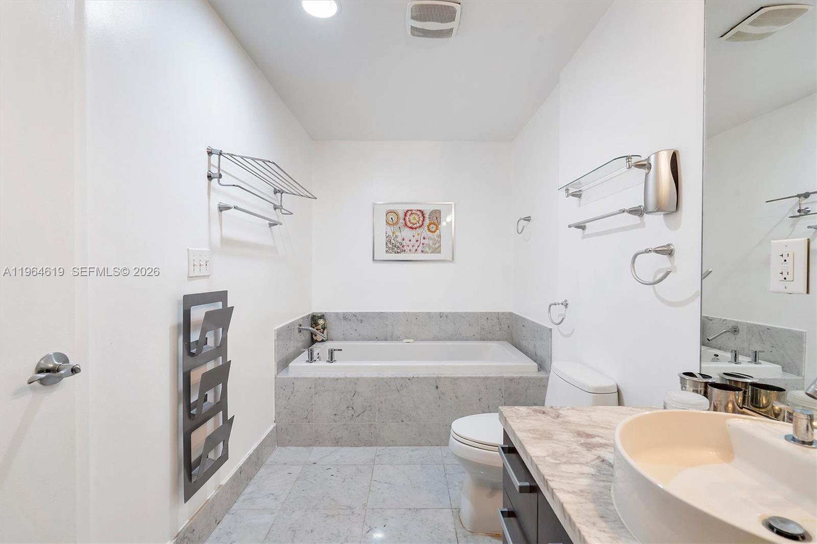 244 Biscayne Blvd # 1906