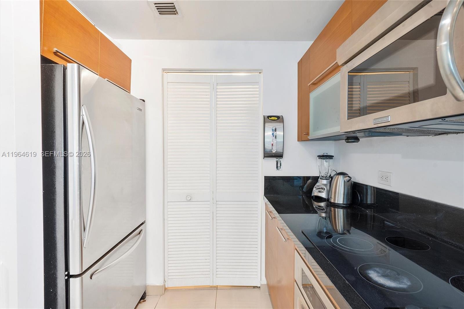 244 Biscayne Blvd # 1906