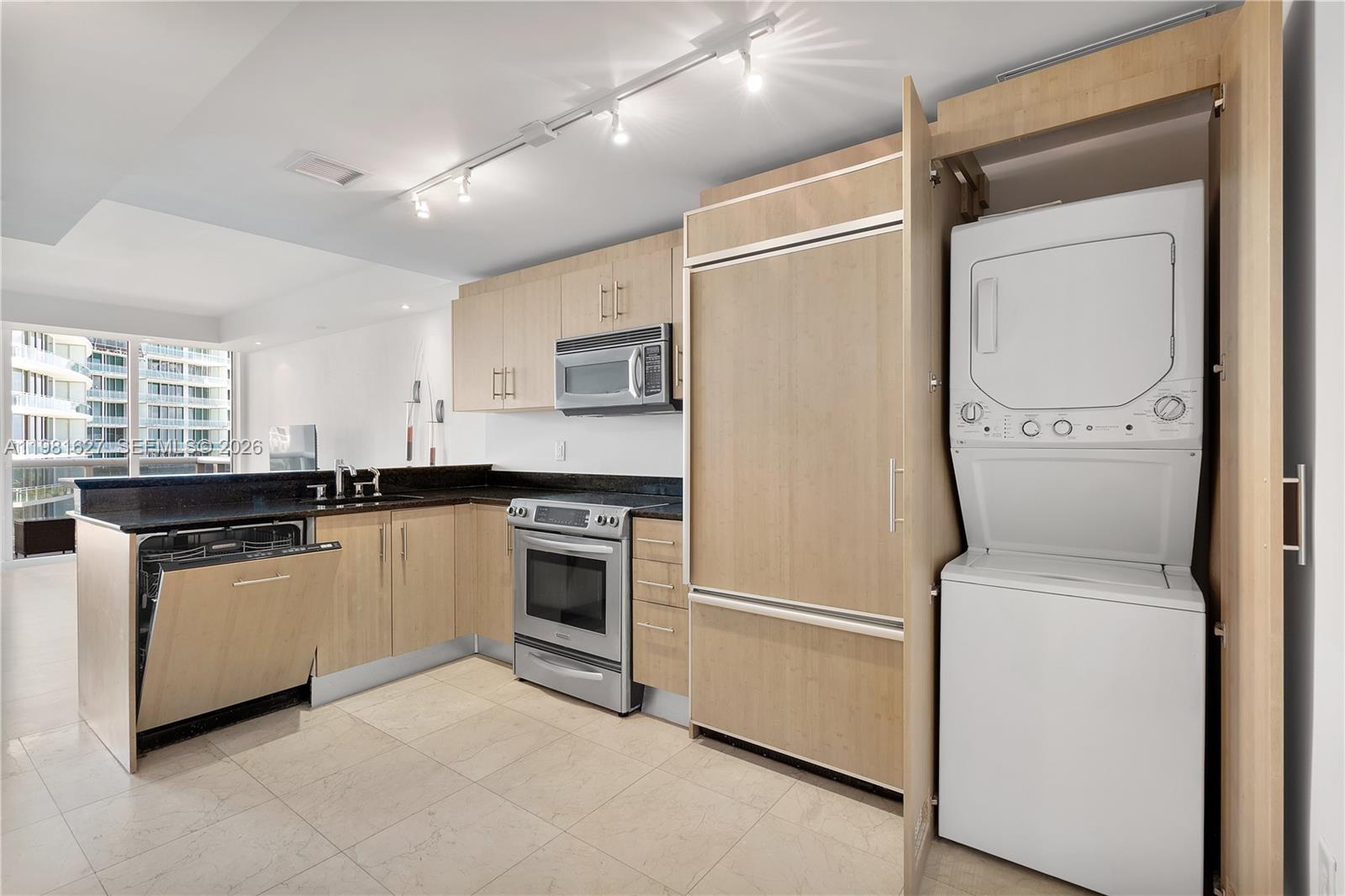 10275 Collins Ave # 605