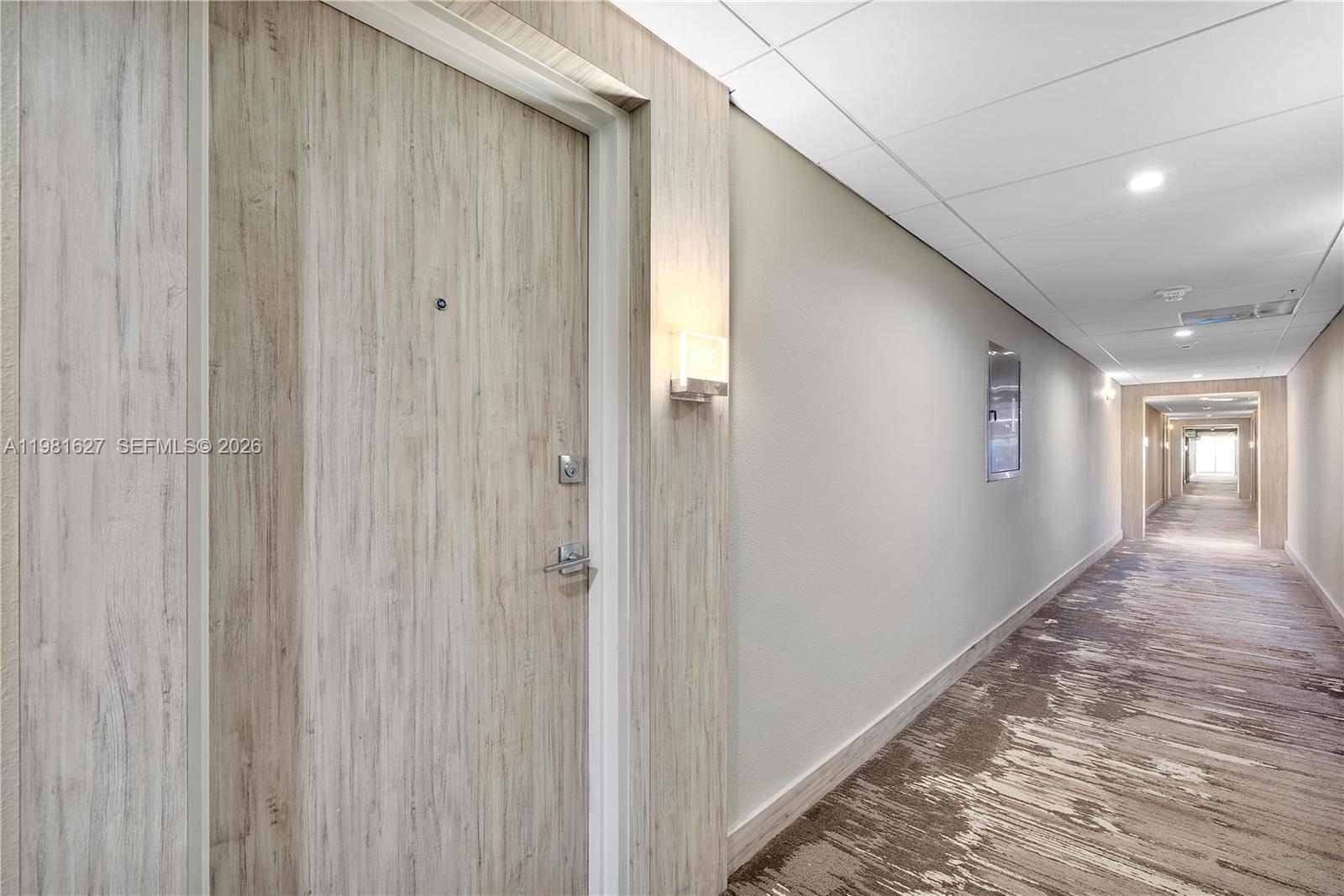 10275 Collins Ave # 605