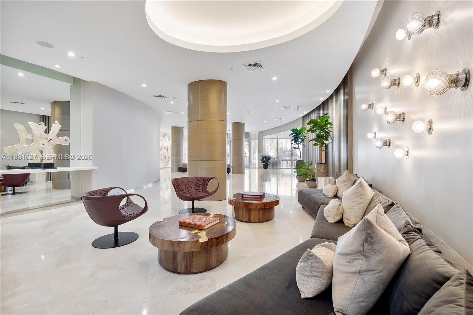 10275 Collins Ave # 605