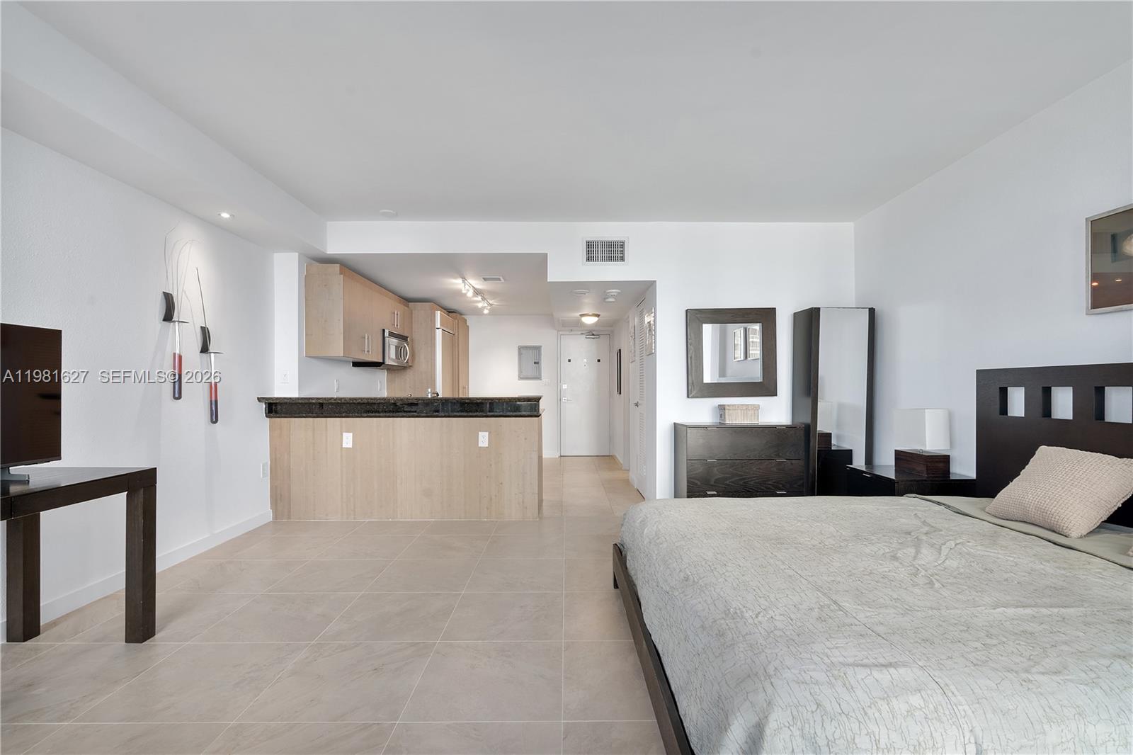 10275 Collins Ave # 605