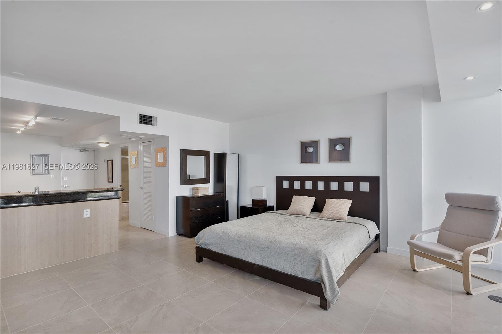 10275 Collins Ave # 605