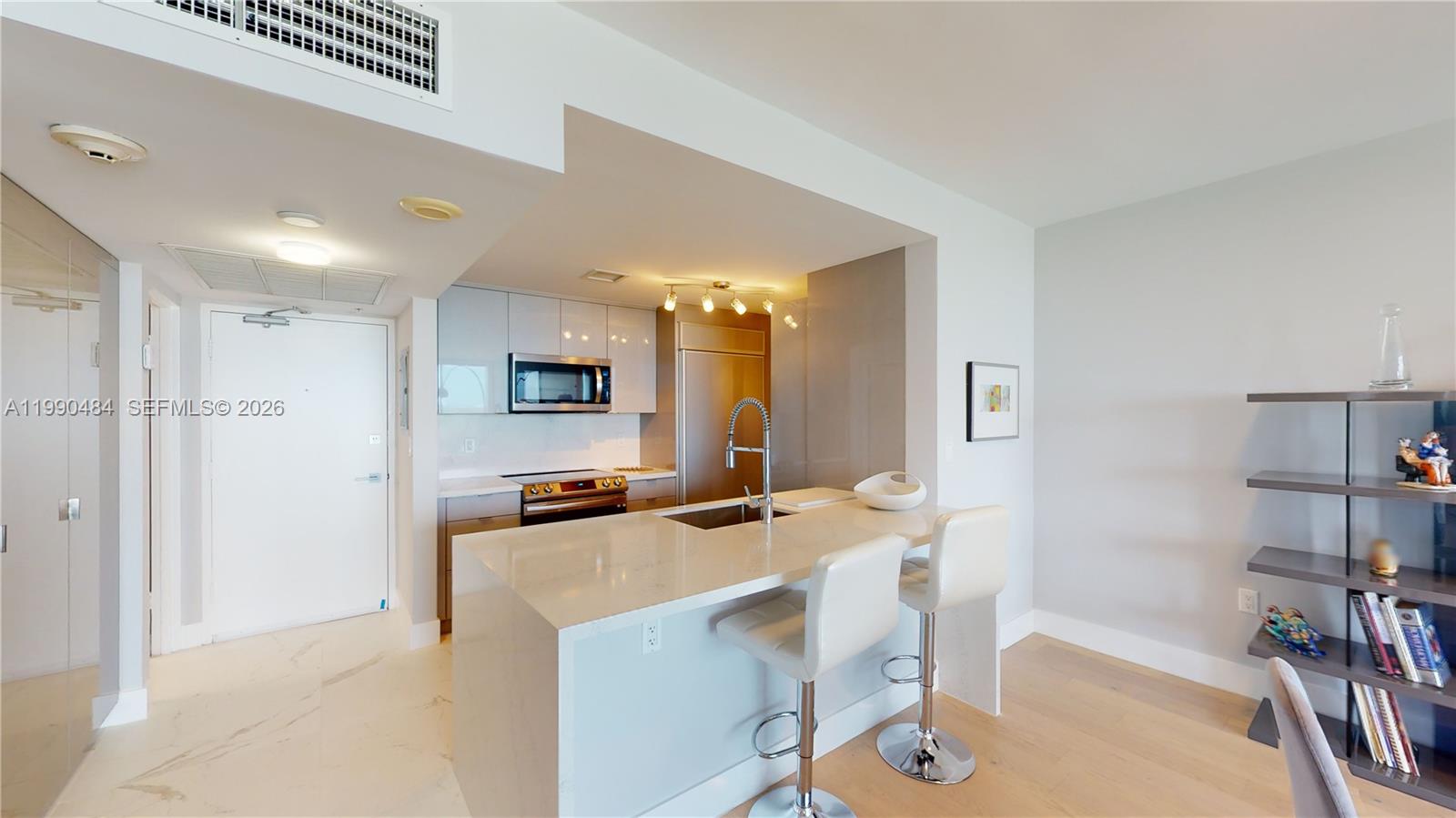 10275 Collins Ave # 724