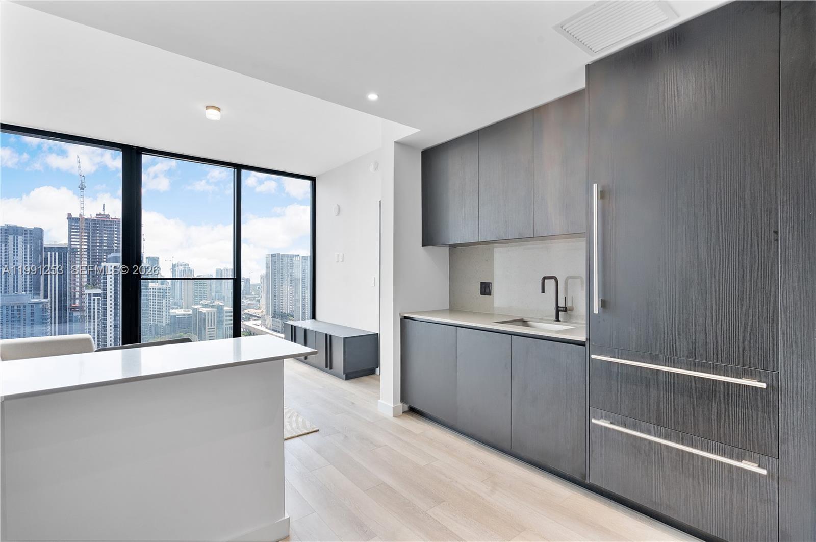 20 NE 11th St # 3809