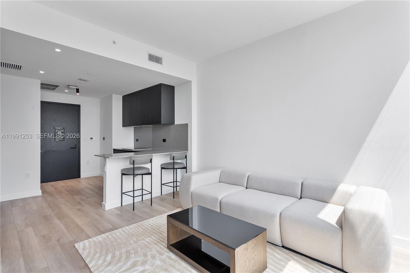 20 NE 11th St # 3809