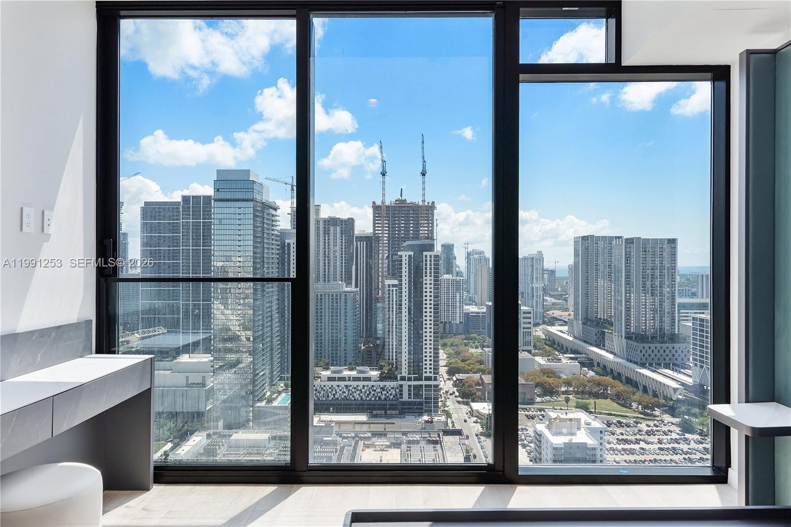 20 NE 11th St # 3809