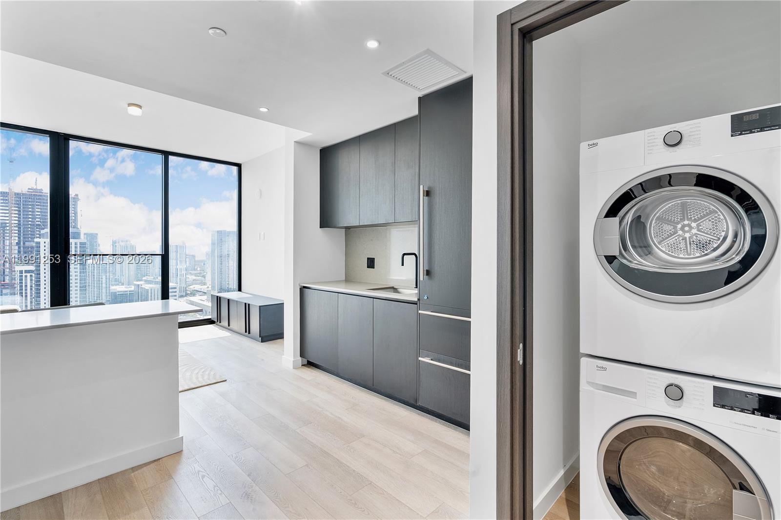 20 NE 11th St # 3809