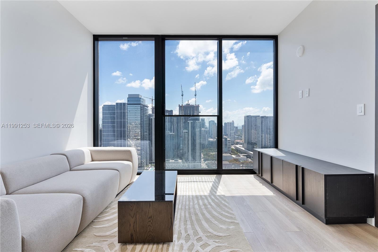 20 NE 11th St # 3809