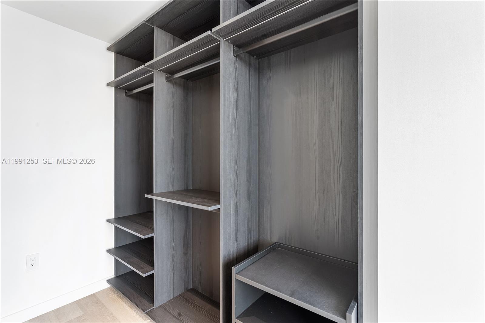 20 NE 11th St # 3809