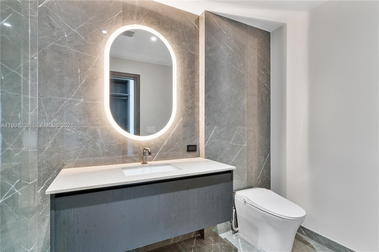 20 NE 11th St # 3809