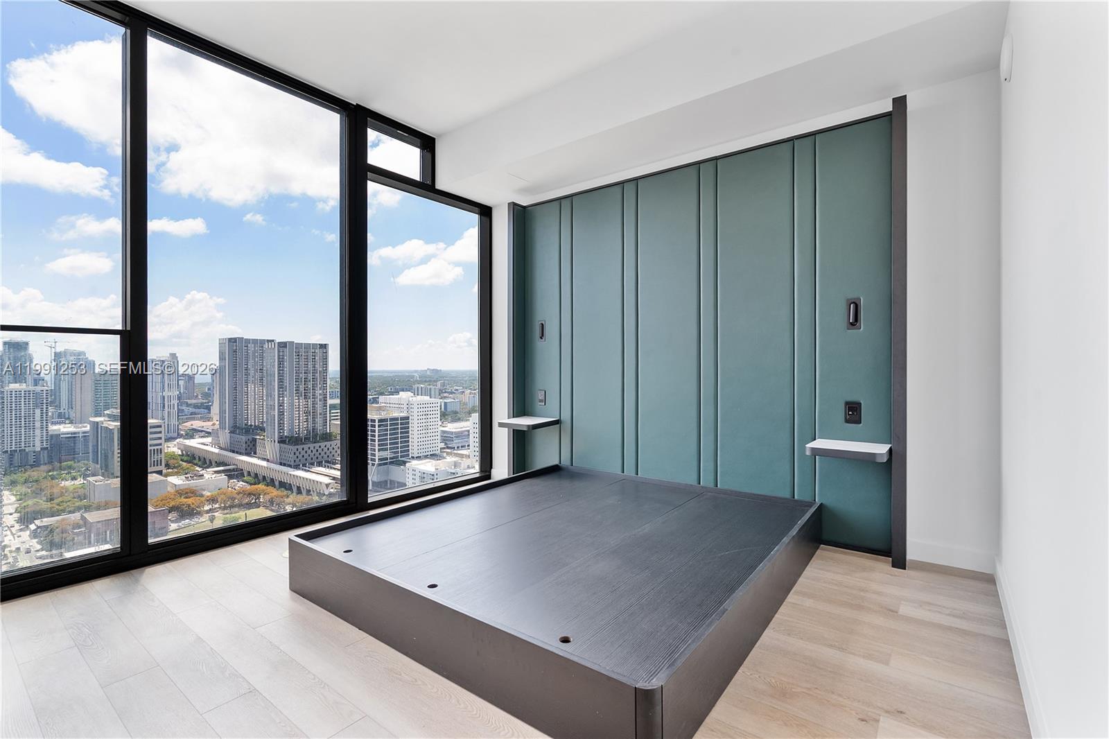 20 NE 11th St # 3809