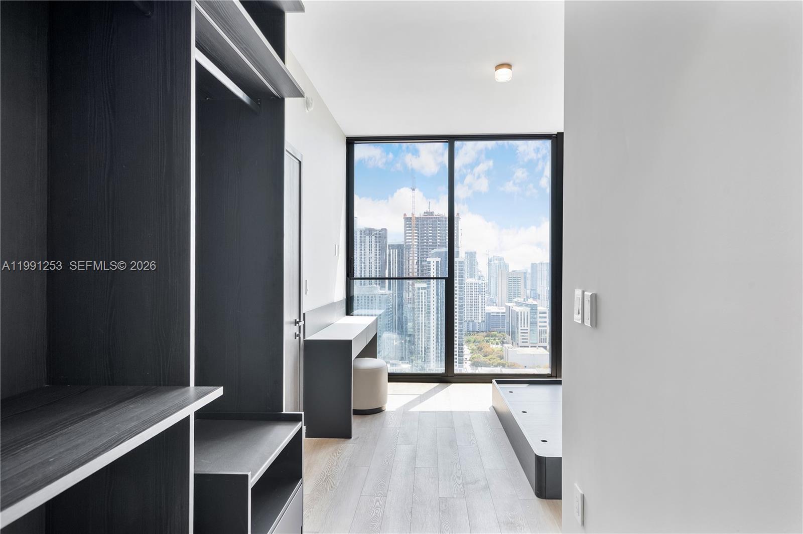 20 NE 11th St # 3809