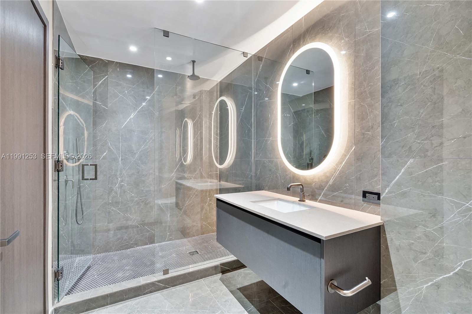 20 NE 11th St # 3809