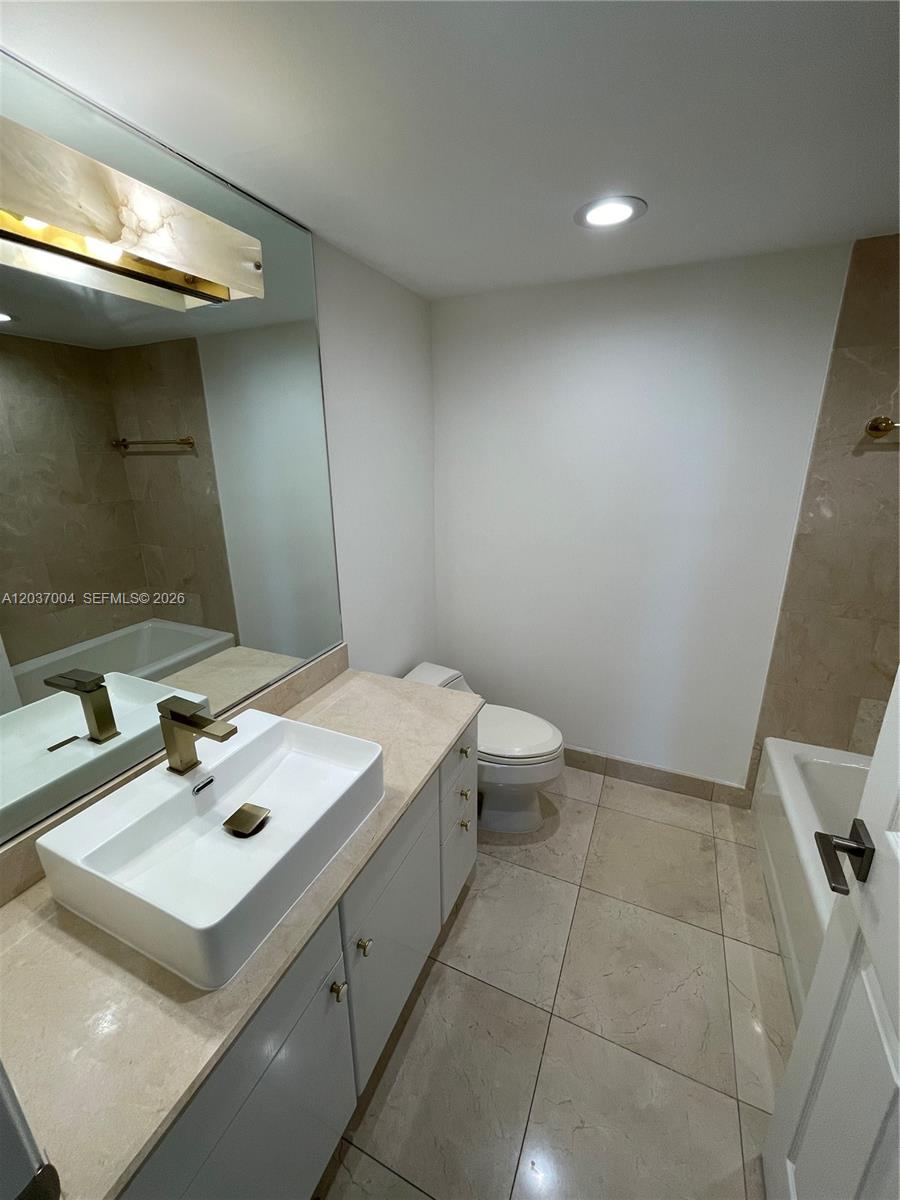 5025 Collins Ave # 601