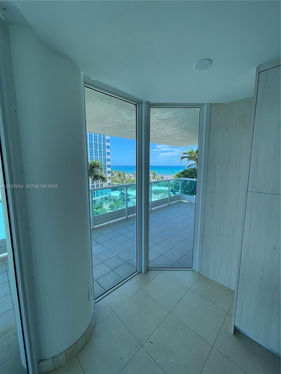 5025 Collins Ave # 601