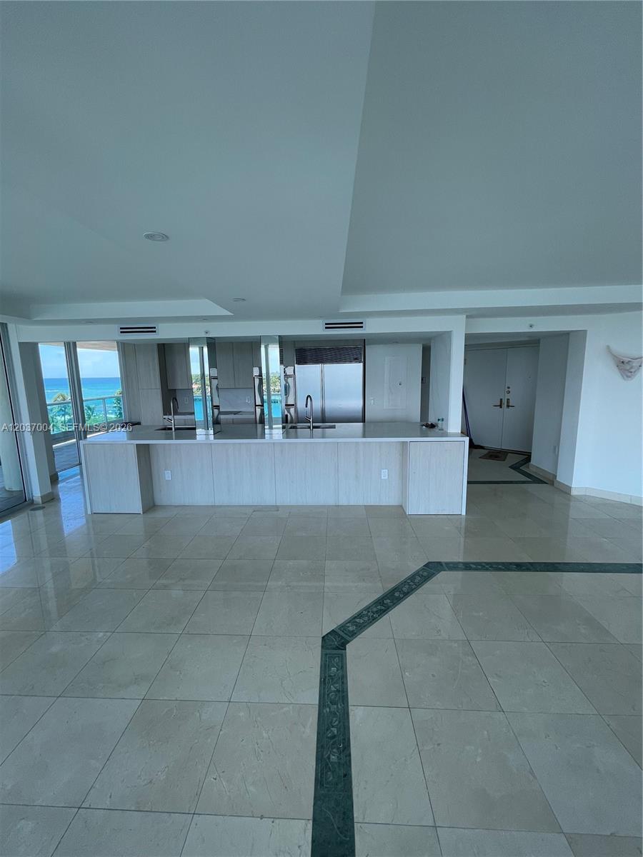 5025 Collins Ave # 601