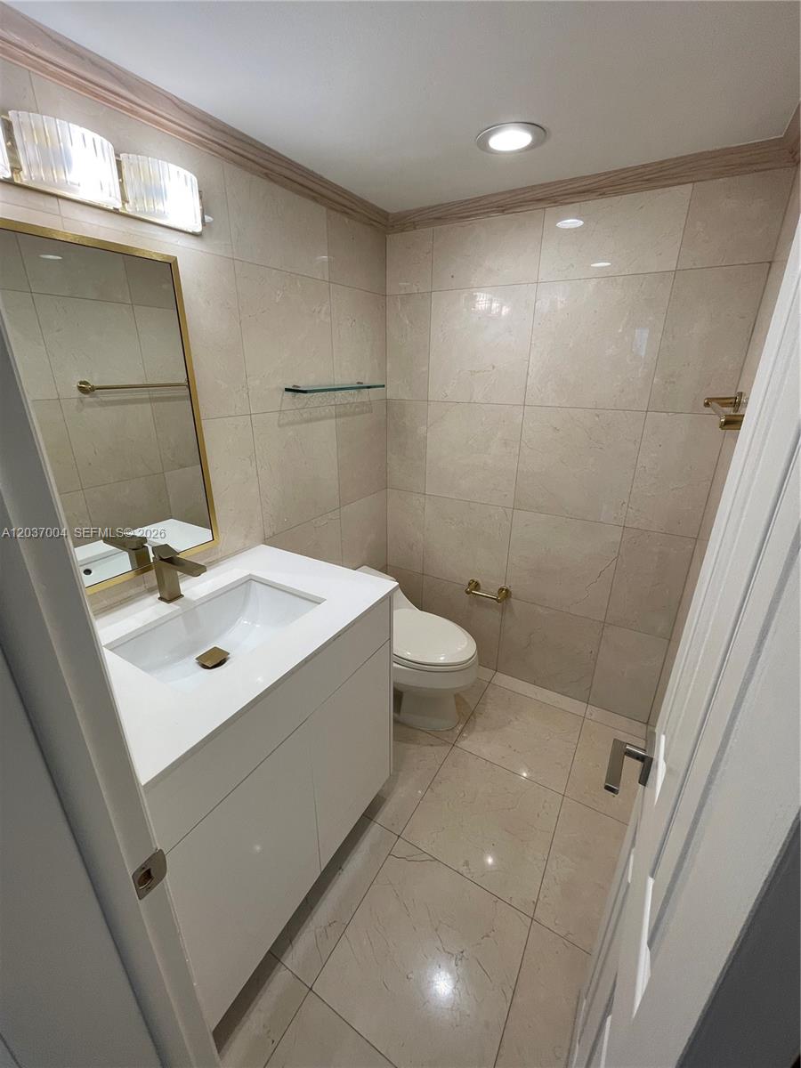5025 Collins Ave # 601