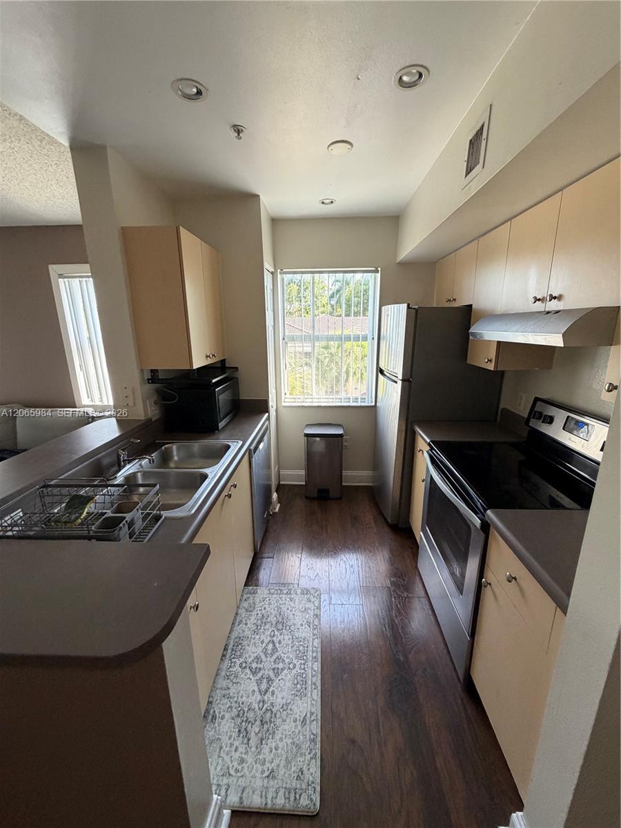 2427 Centergate Dr # 301