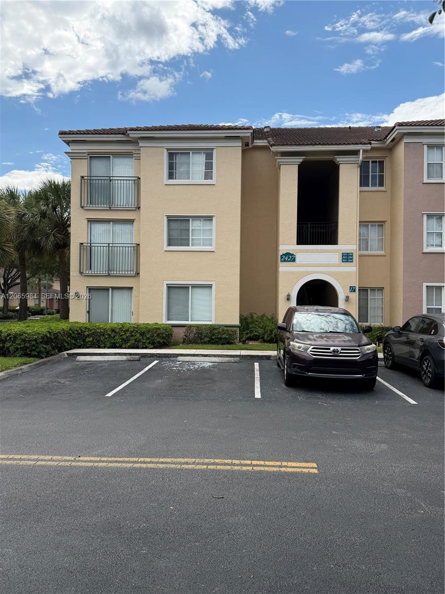 2427 Centergate Dr # 301
