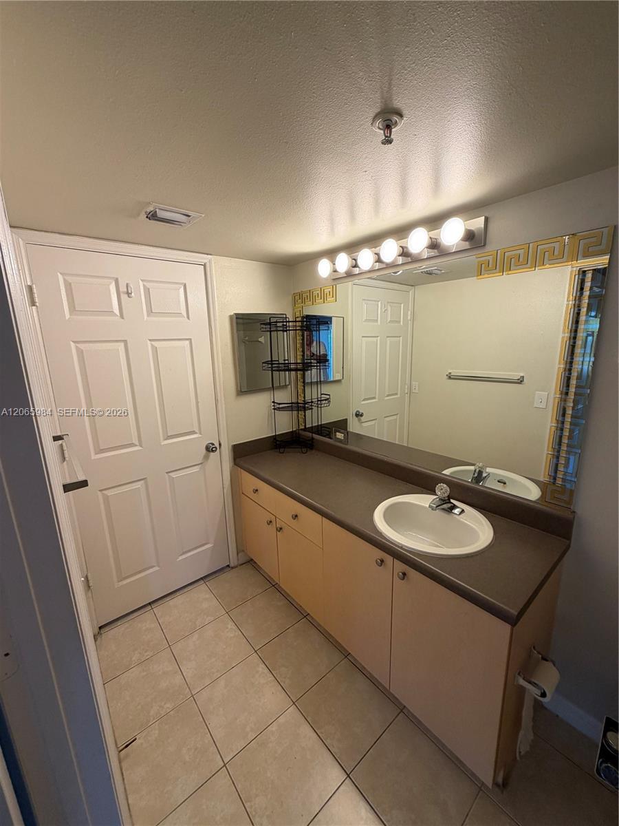 2427 Centergate Dr # 301