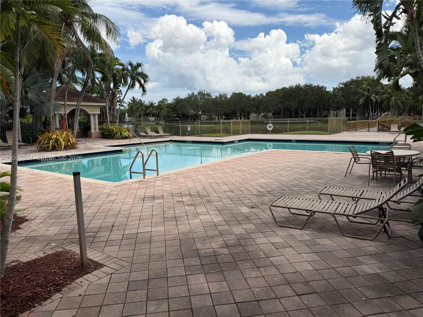 2427 Centergate Dr # 301