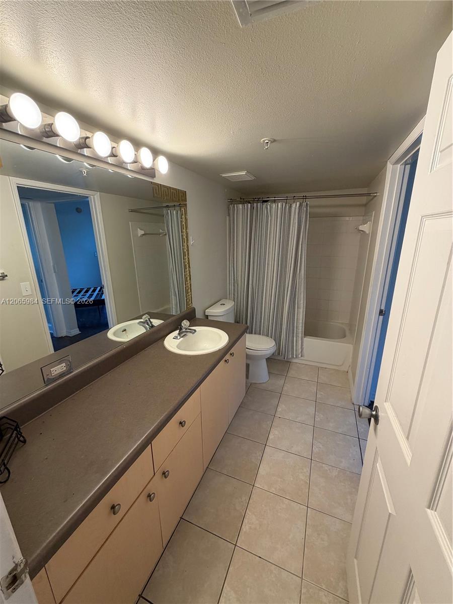 2427 Centergate Dr # 301