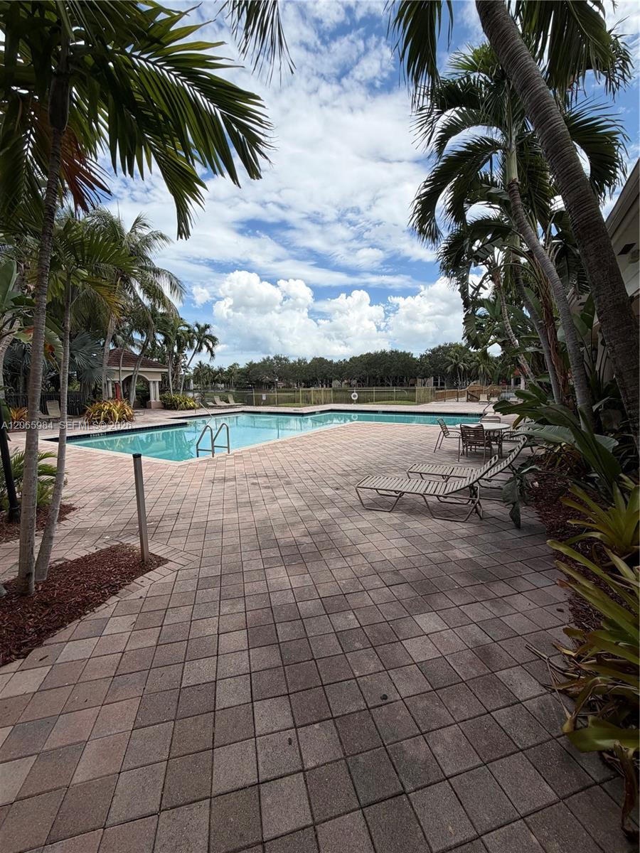2427 Centergate Dr # 301