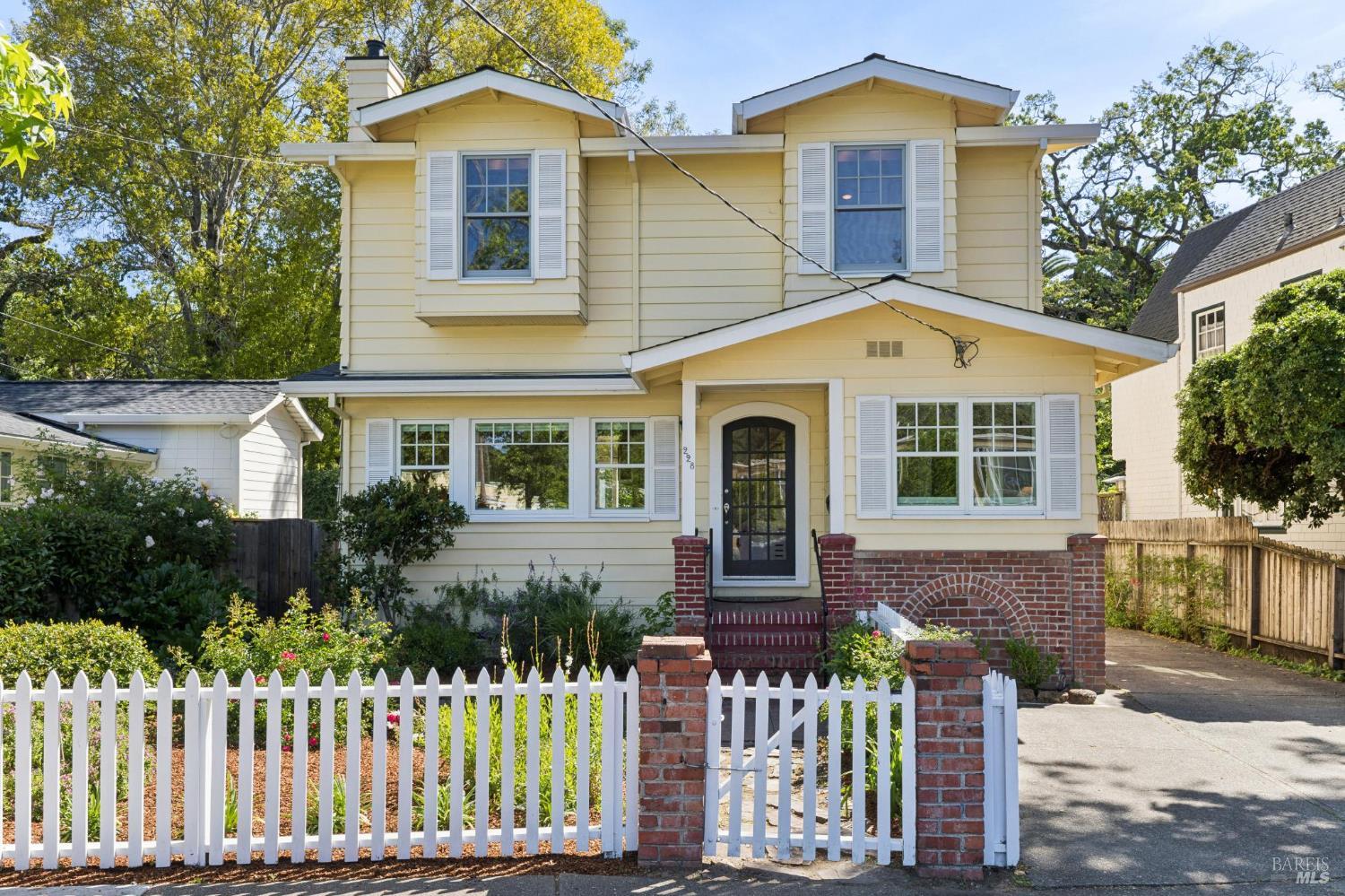 228 Saunders Avenue