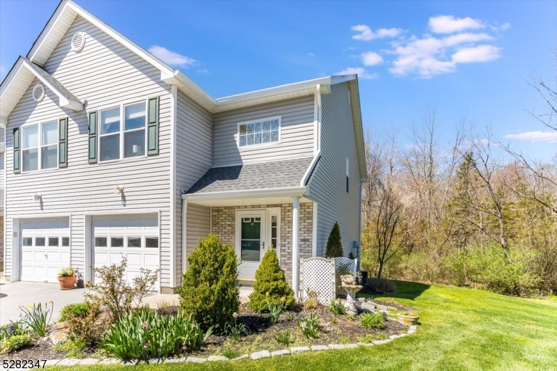 11 Meadow Ln