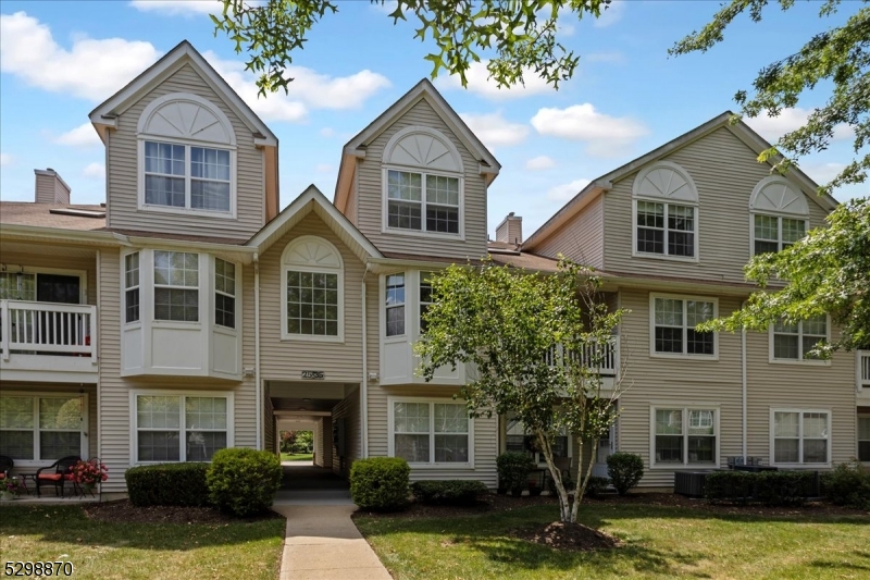 33 Loch Ln 33