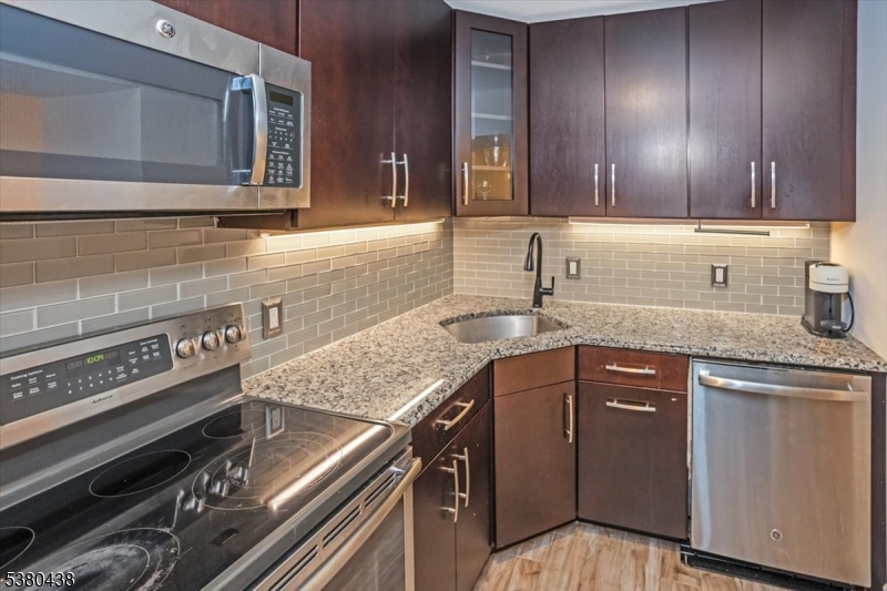 41 Mt Kemble Ave403 403