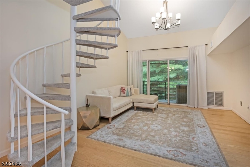 41 Mt Kemble Ave403 403