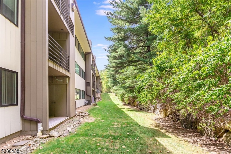 41 Mt Kemble Ave403 403