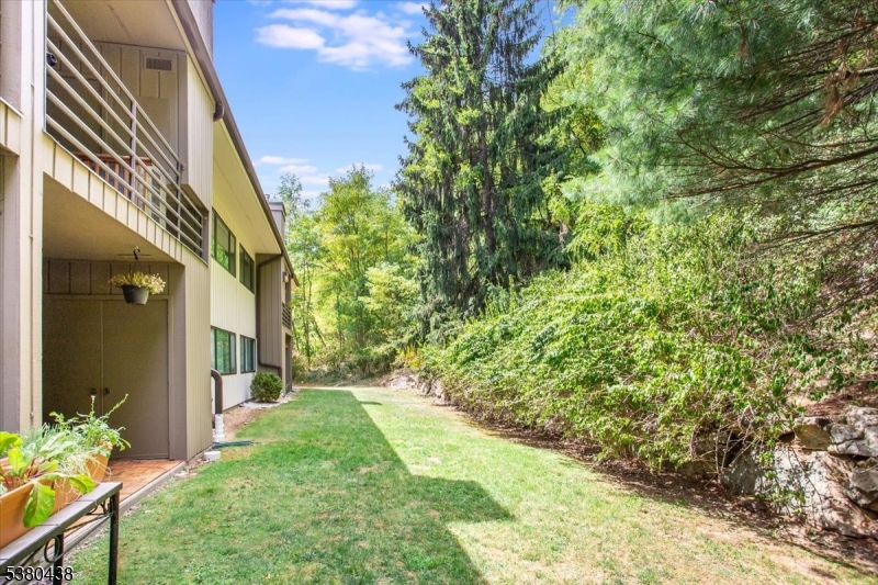 41 Mt Kemble Ave403 403