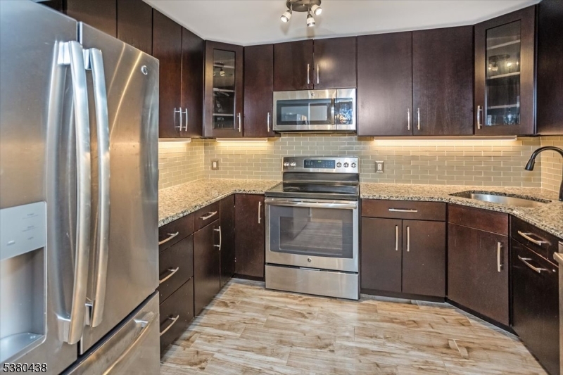 41 Mt Kemble Ave403 403