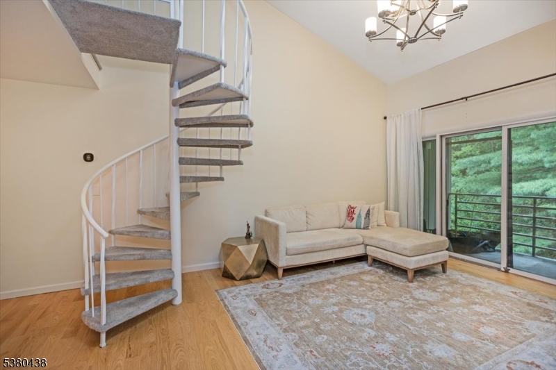 41 Mt Kemble Ave403 403