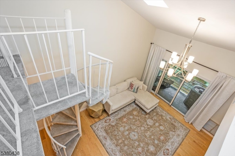 41 Mt Kemble Ave403 403