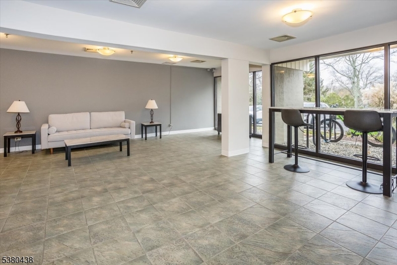 41 Mt Kemble Ave403 403